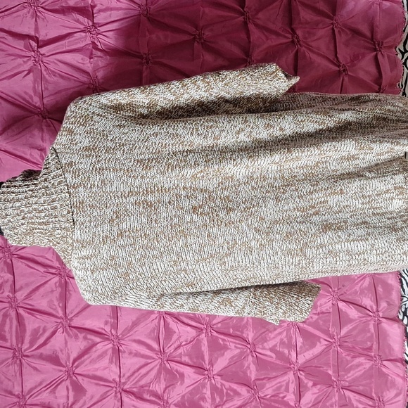Chico's size 3. White and gold sweater, 3/4 sleeve length. - Picture 4 of 7